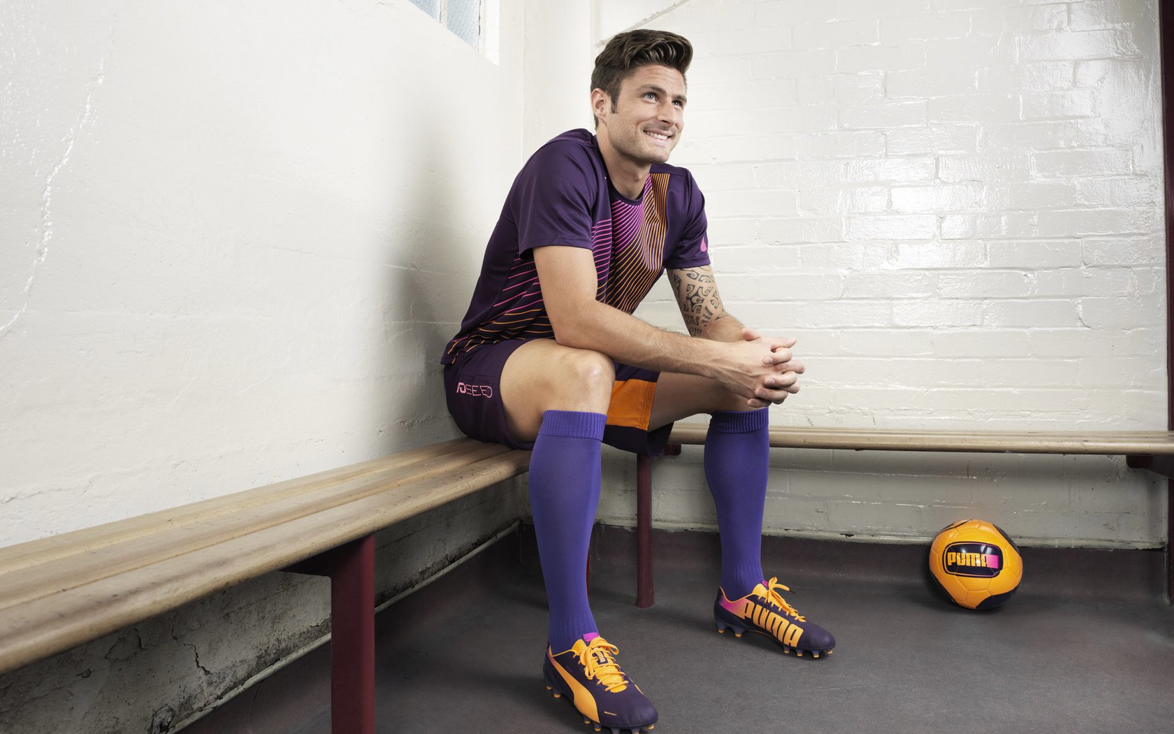 训练营中加入跳绳平衡跑等基础动作提高身体协调性，平衡绳连续跳